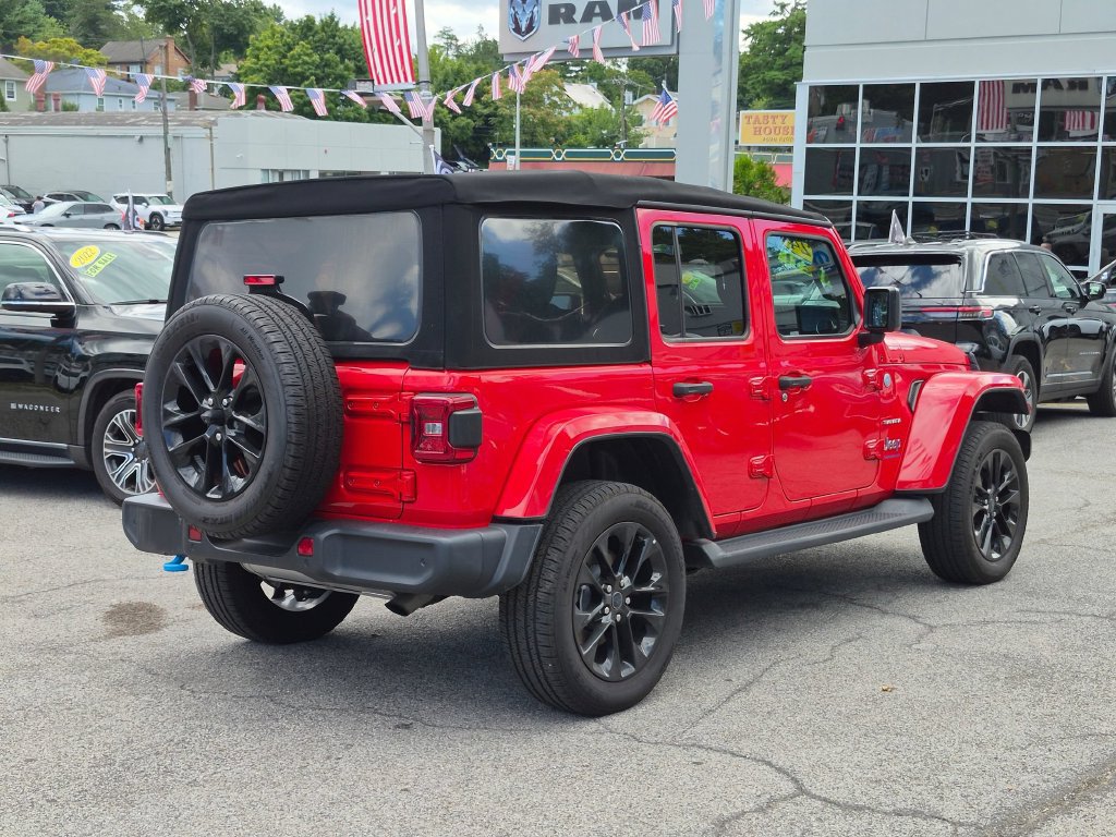 Used 2024 Jeep Wrangler Unlimited Sahara w/ Technology Group AWD/4WD image 6