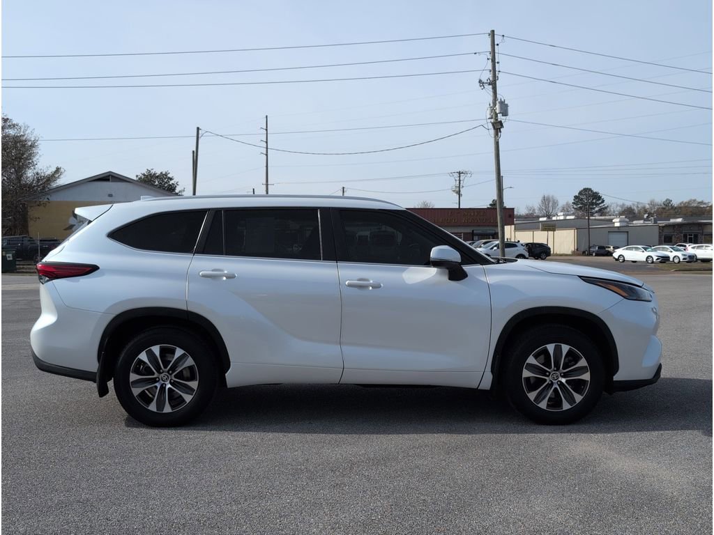 Used 2023 Toyota Highlander XLE image 6