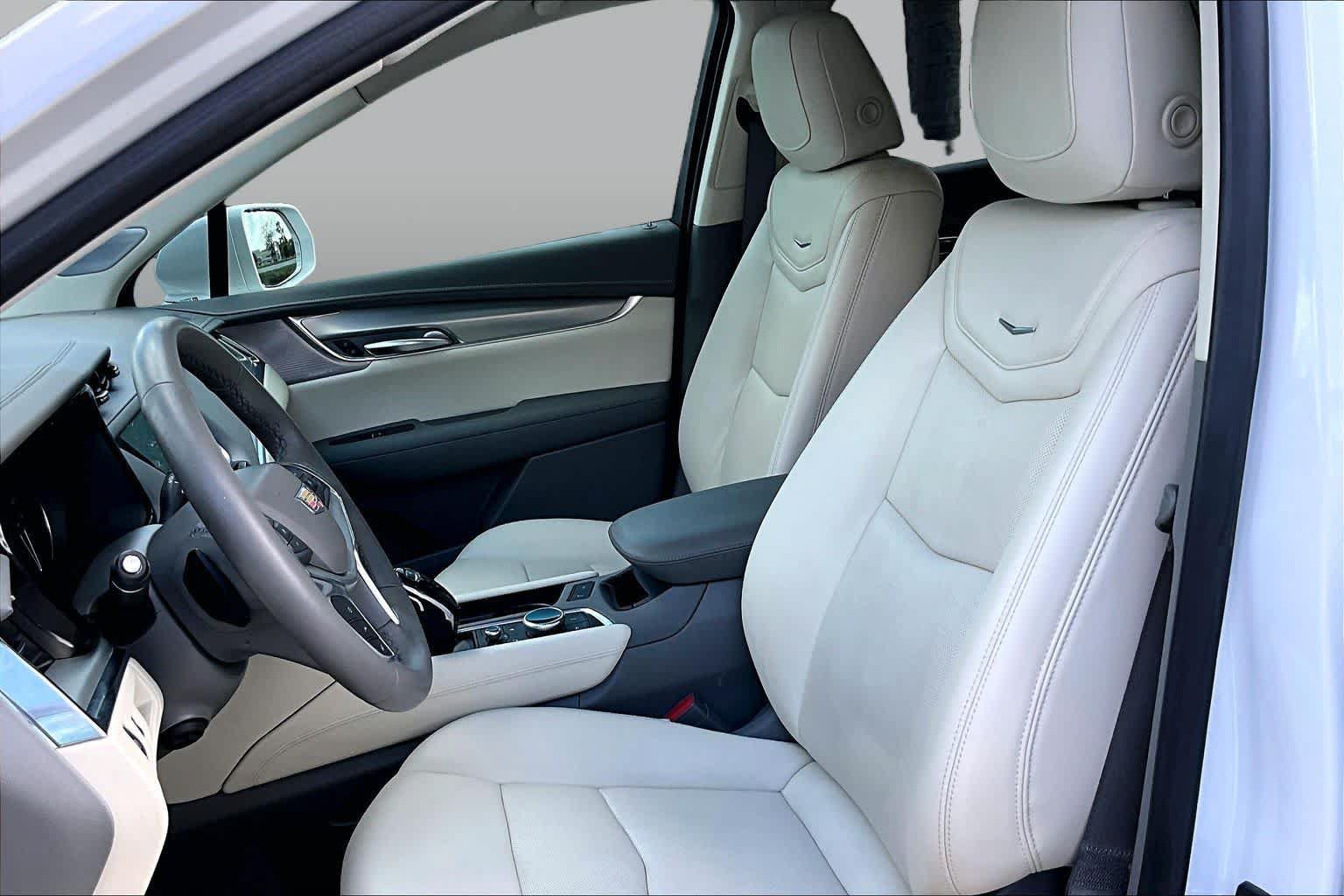 Used 2020 Cadillac XT5 Premium Luxury FWD image 8