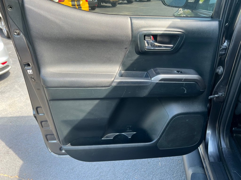 Used 2017 Toyota Tacoma TRD Off-Road image 66