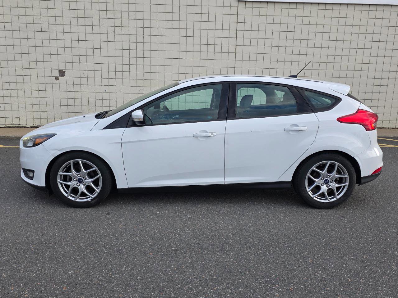 Used 2015 Ford Focus SE w/ Equipment Group 201A FWD image 4