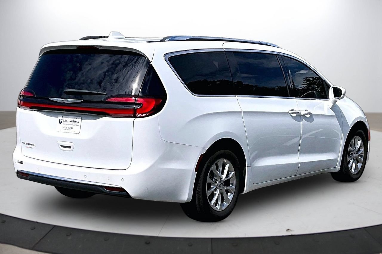 Certified 2021 Chrysler Pacifica Touring-L FWD image 8