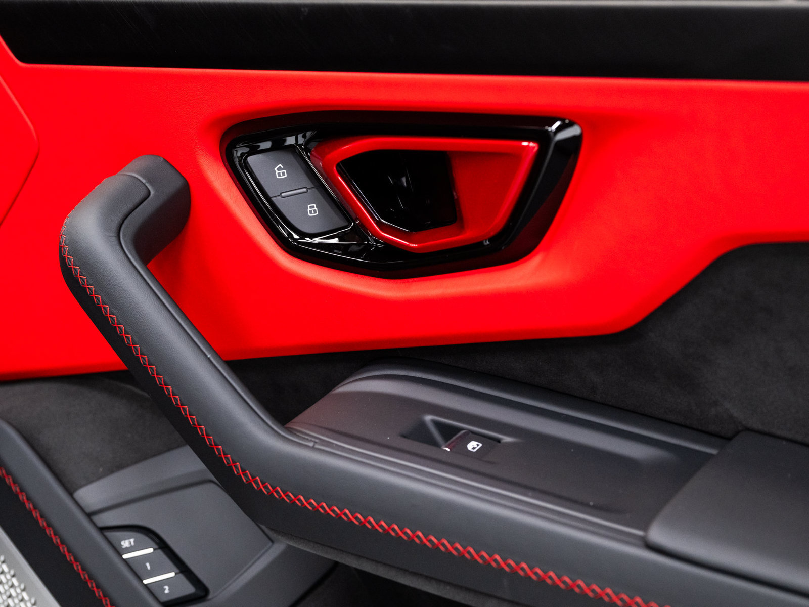 Used 2025 Lamborghini Urus SE AWD/4WD image 60