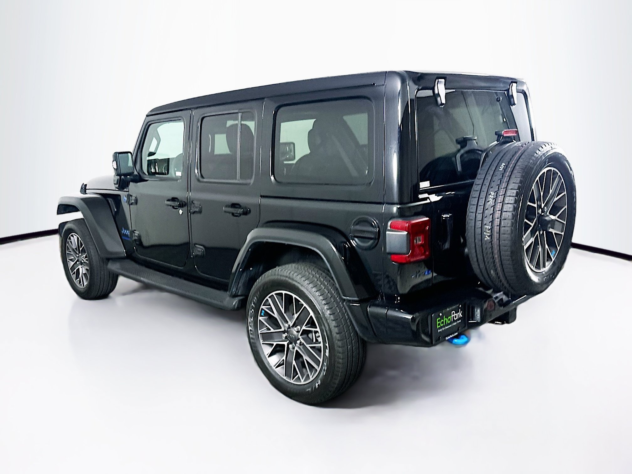 Used 2023 Jeep Wrangler Unlimited Sahara AWD/4WD image 5