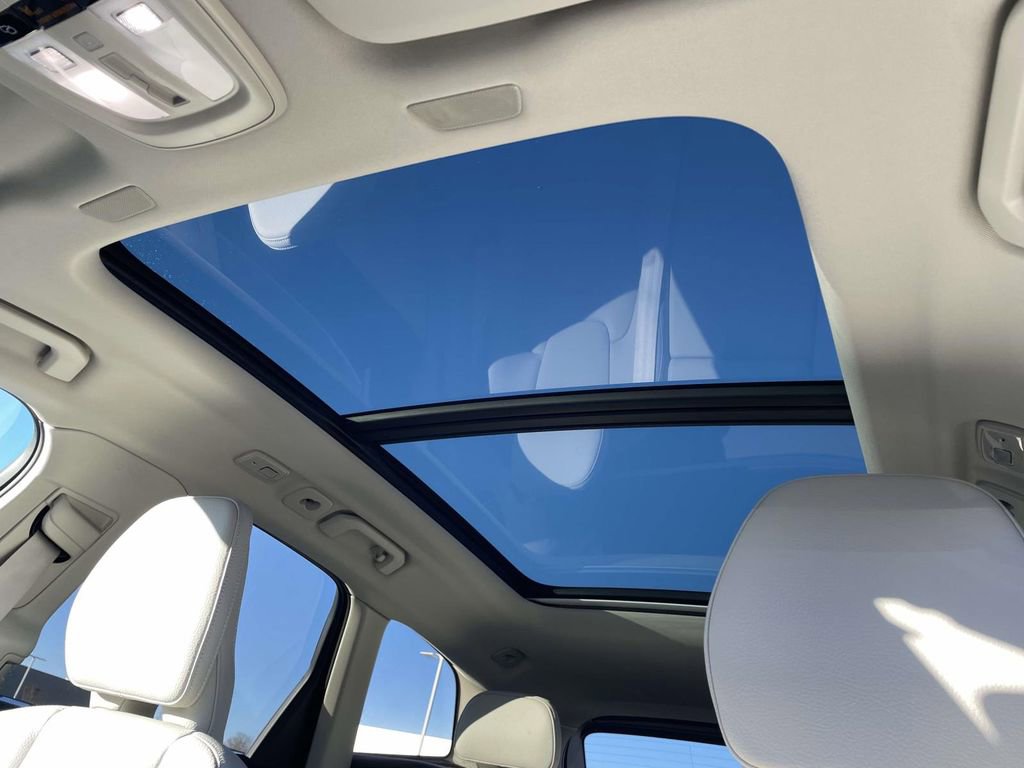 Used 2023 Volvo XC60 B5 Core image 9