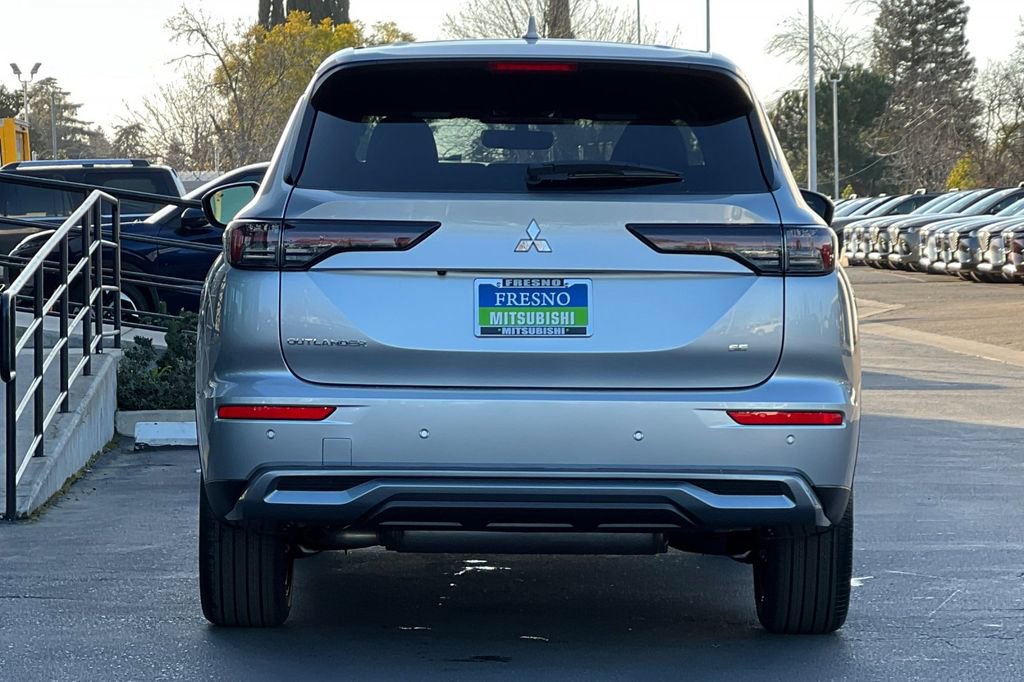 New 2026 Mitsubishi Outlander SE image 6