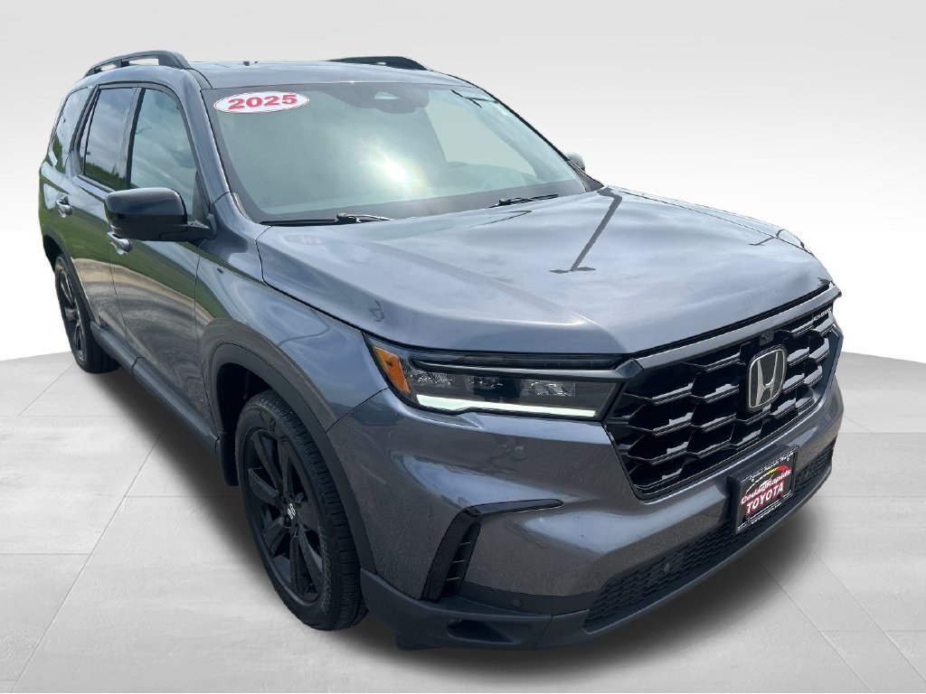 Used 2025 Honda Pilot Black Edition image 9