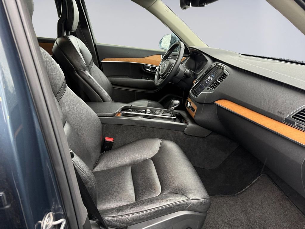 Used 2022 Volvo XC90 T6 Momentum image 17