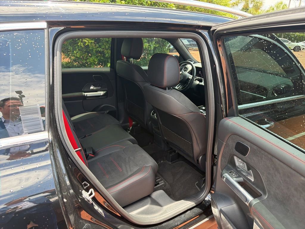 Used 2024 Mercedes-Benz GLB 35 AMG 4MATIC image 4