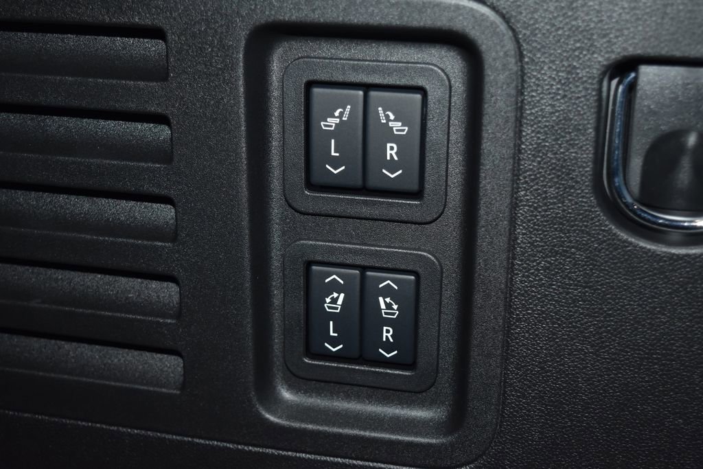 Used 2025 Buick Enclave Preferred w/ Power Package image 36