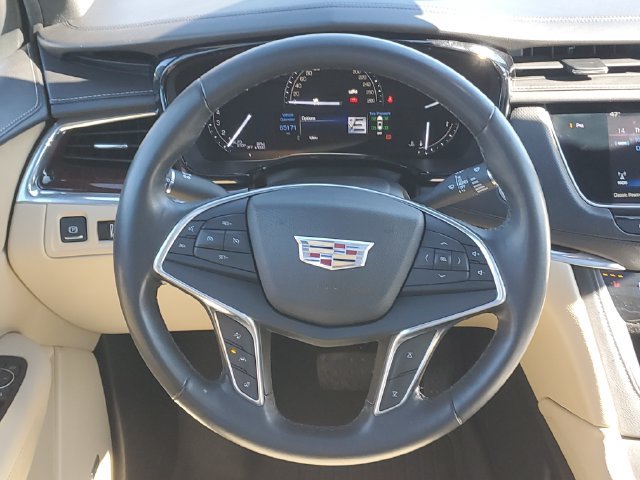 Used 2017 Cadillac XT5 Luxury w/ Driver Awareness Package AWD/4WD image 14