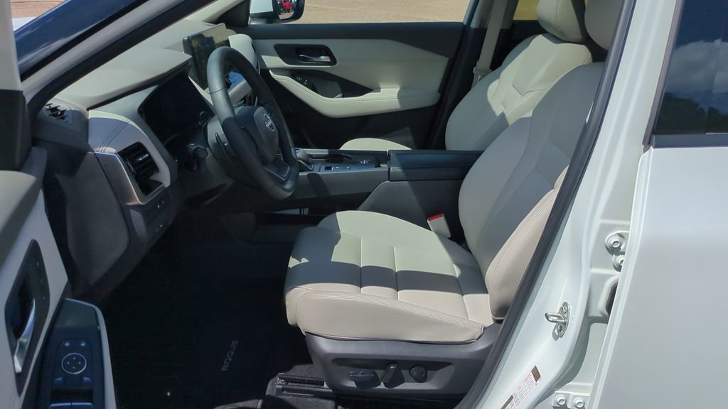 Used 2025 Nissan Rogue SL w/ Tech Package image 11
