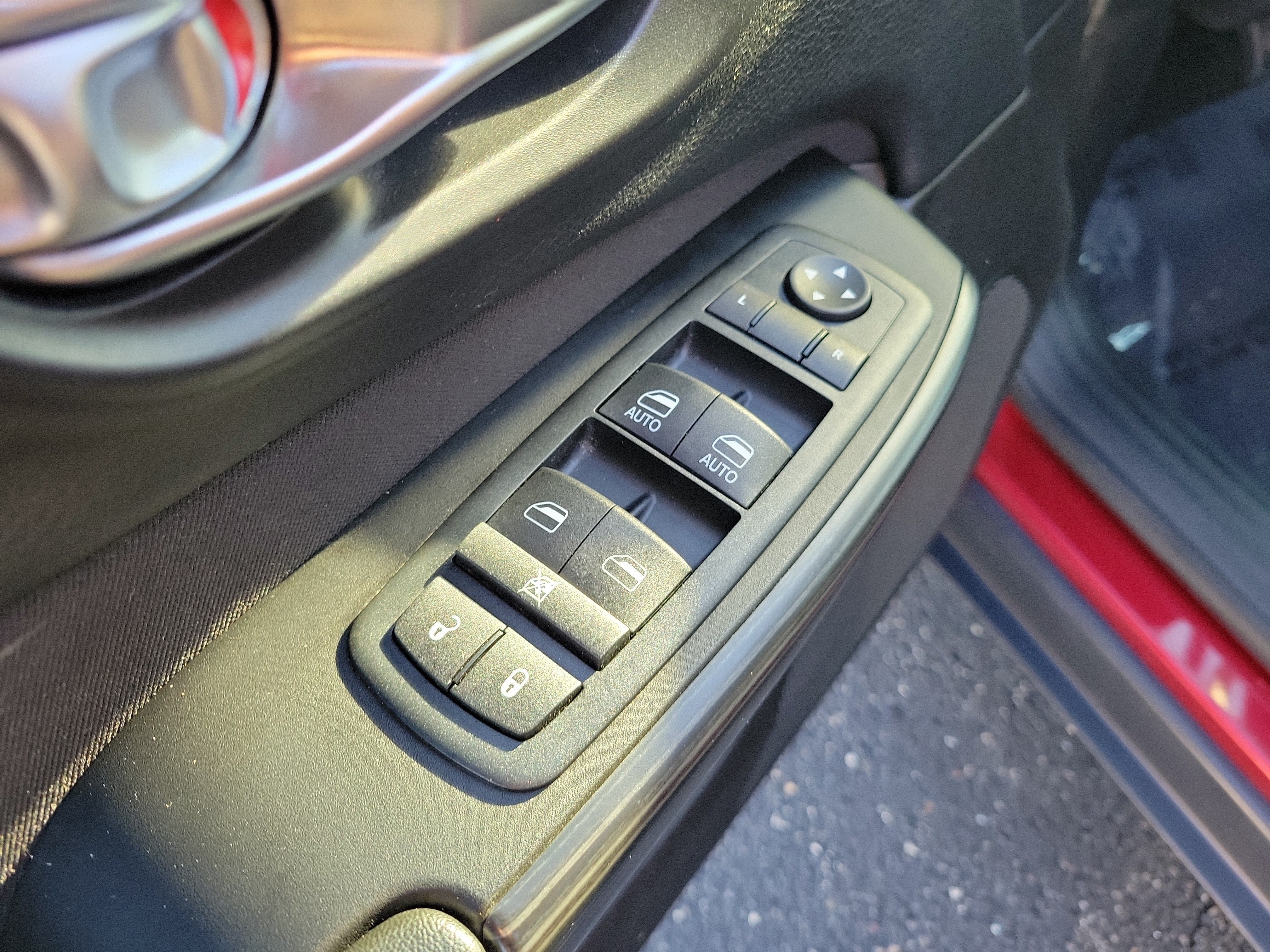 Used 2015 Jeep Cherokee Latitude w/ Cold Weather Group FWD image 21