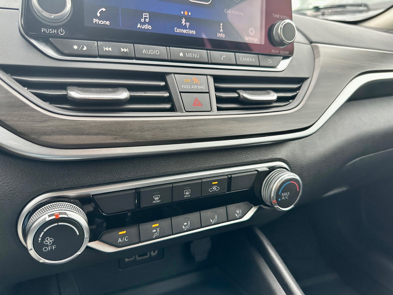 Used 2025 Nissan Altima 2.5 SV image 32