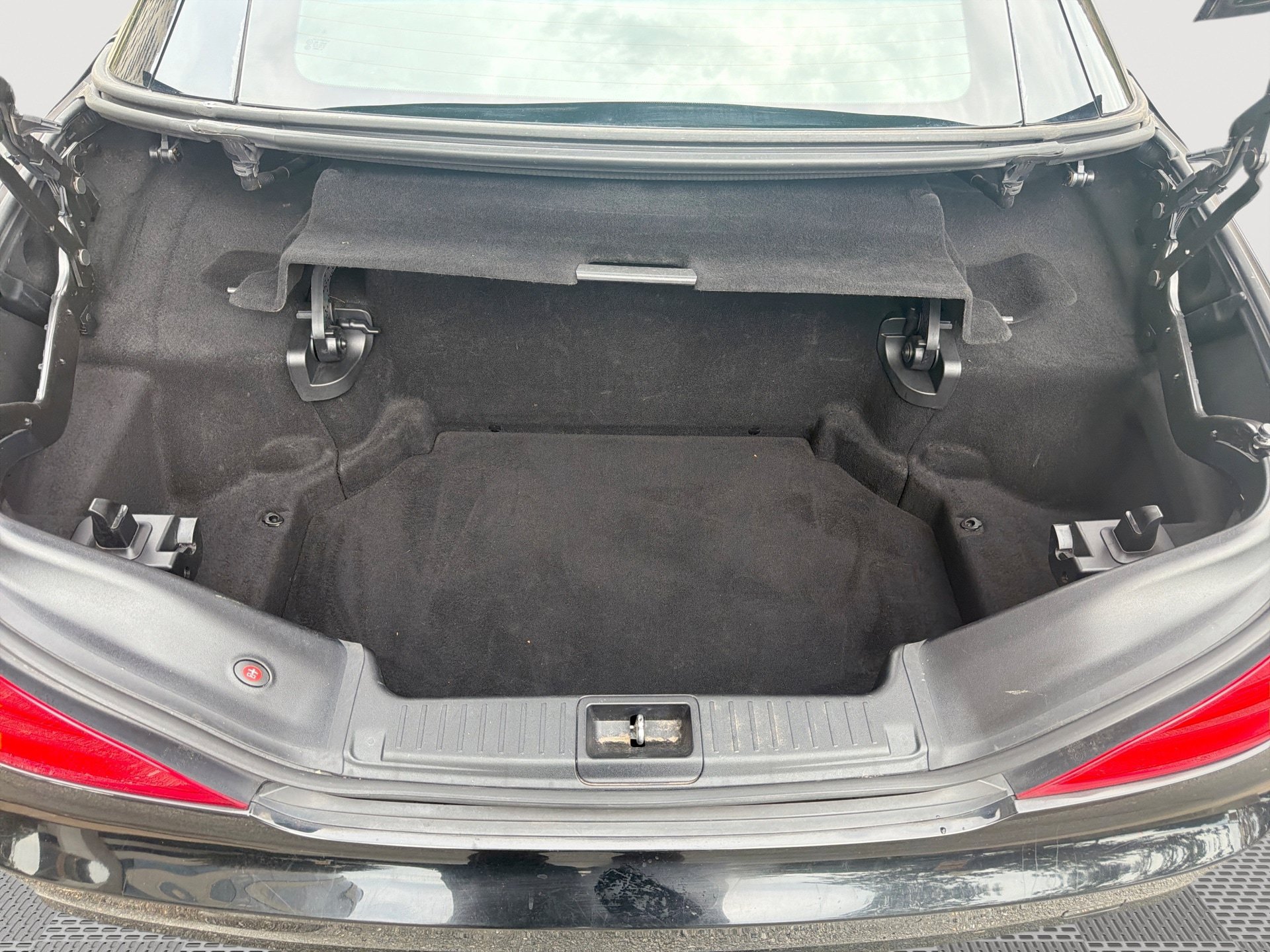 Used 2013 Mercedes-Benz SL 550 w/ Premium Pkg image 22
