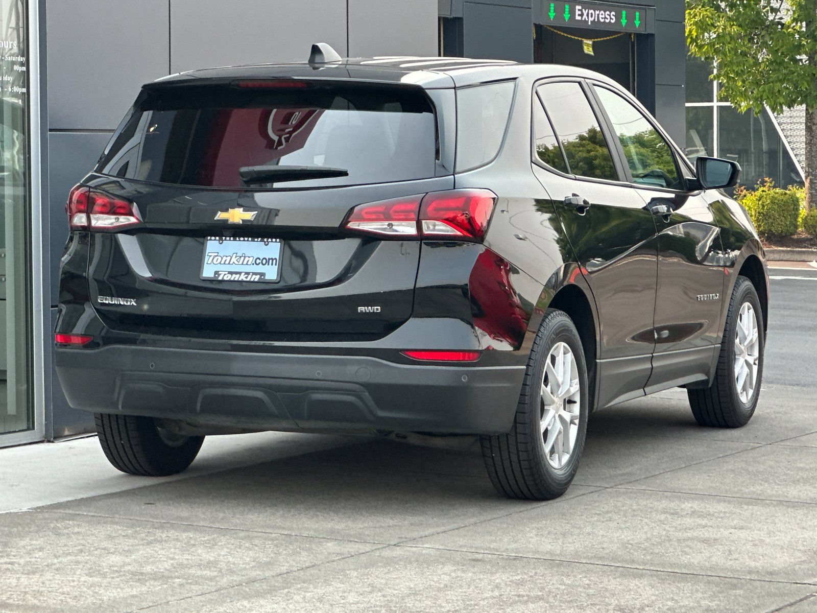Used 2023 Chevrolet Equinox LS AWD/4WD image 3