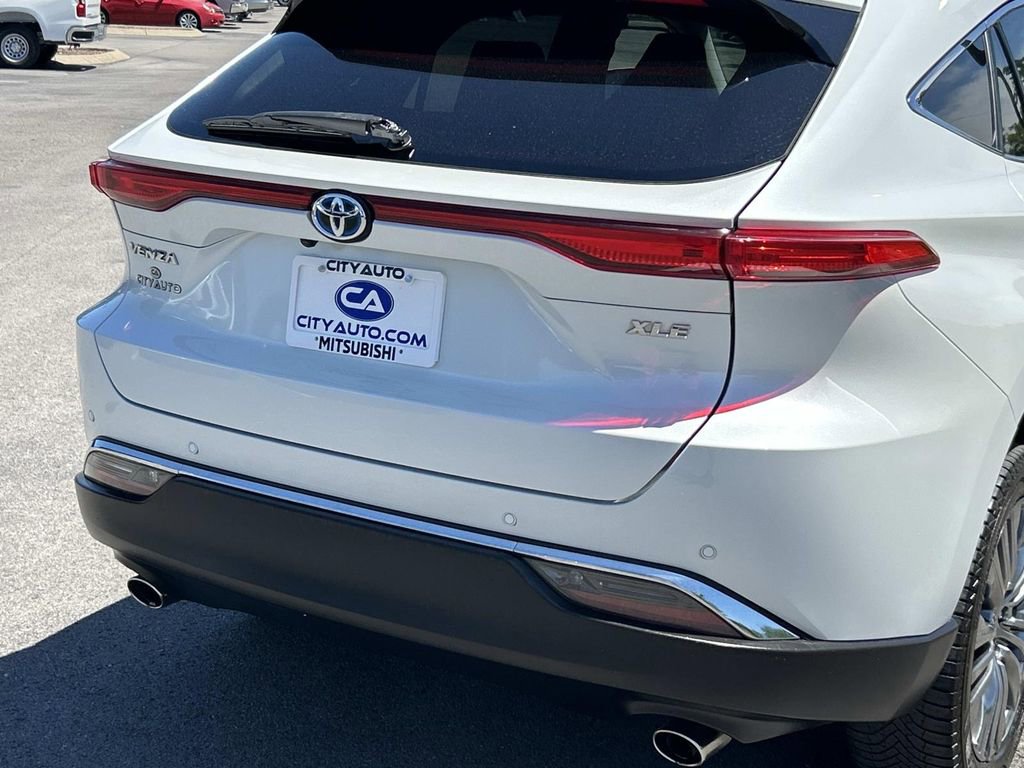 Used 2024 Toyota Venza XLE AWD/4WD image 12