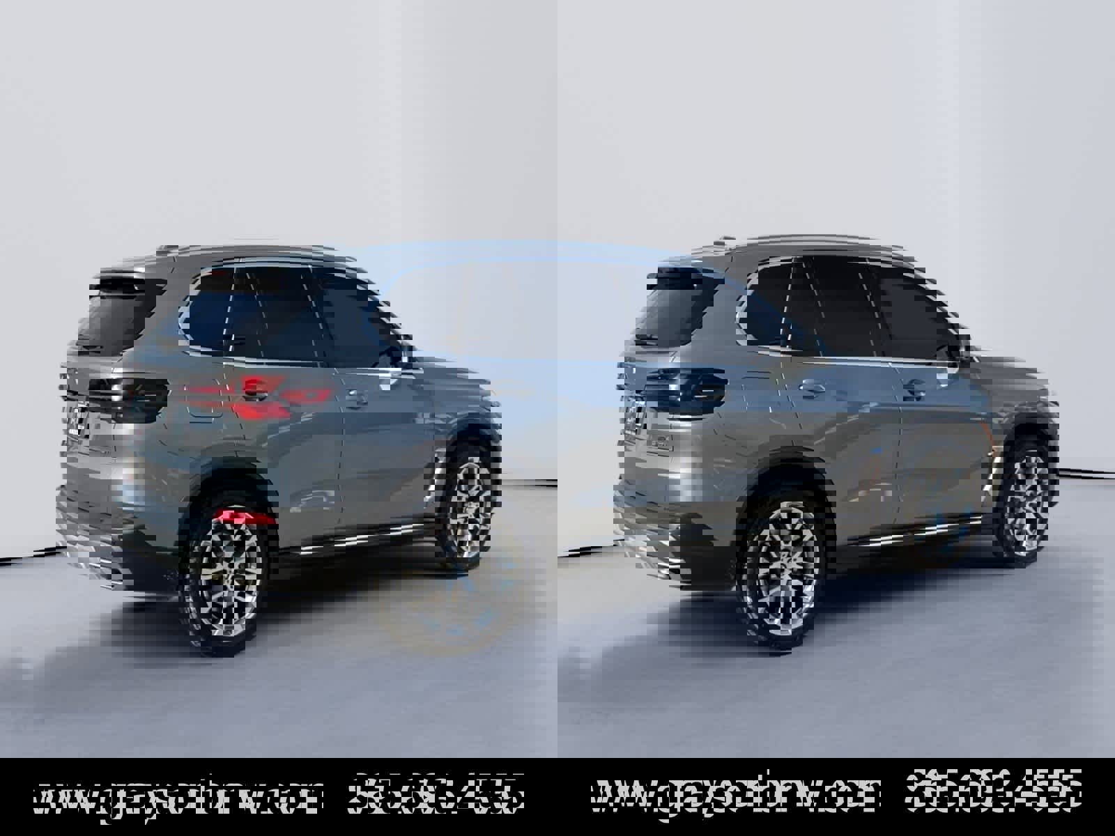 Used 2024 BMW X5 sDrive40i w/ Premium Package image 3