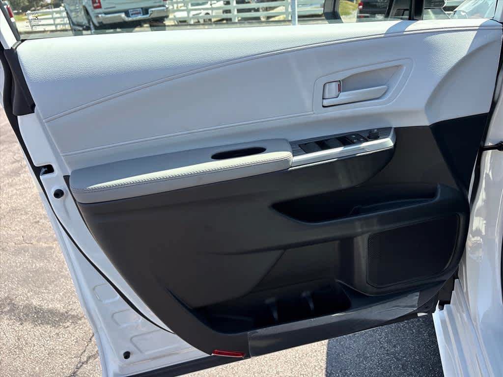 New 2026 Toyota Sienna LE FWD image 20