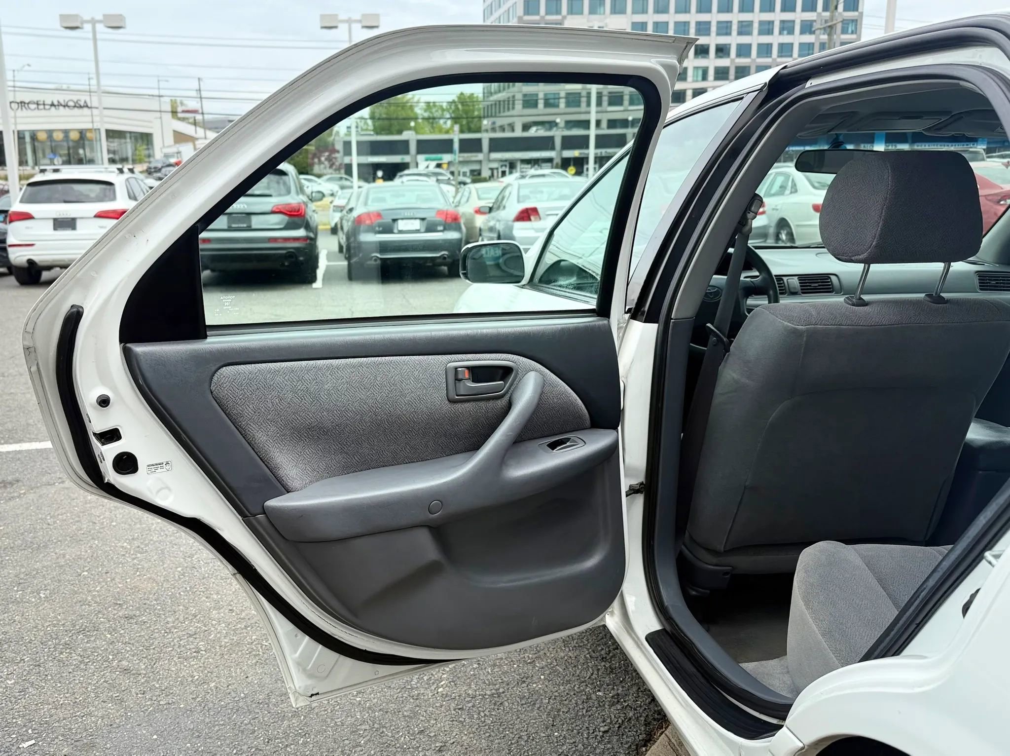 Used 2001 Toyota Camry CE FWD image 19