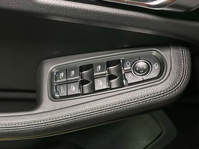 Used 2015 Porsche Macan S AWD/4WD image 37