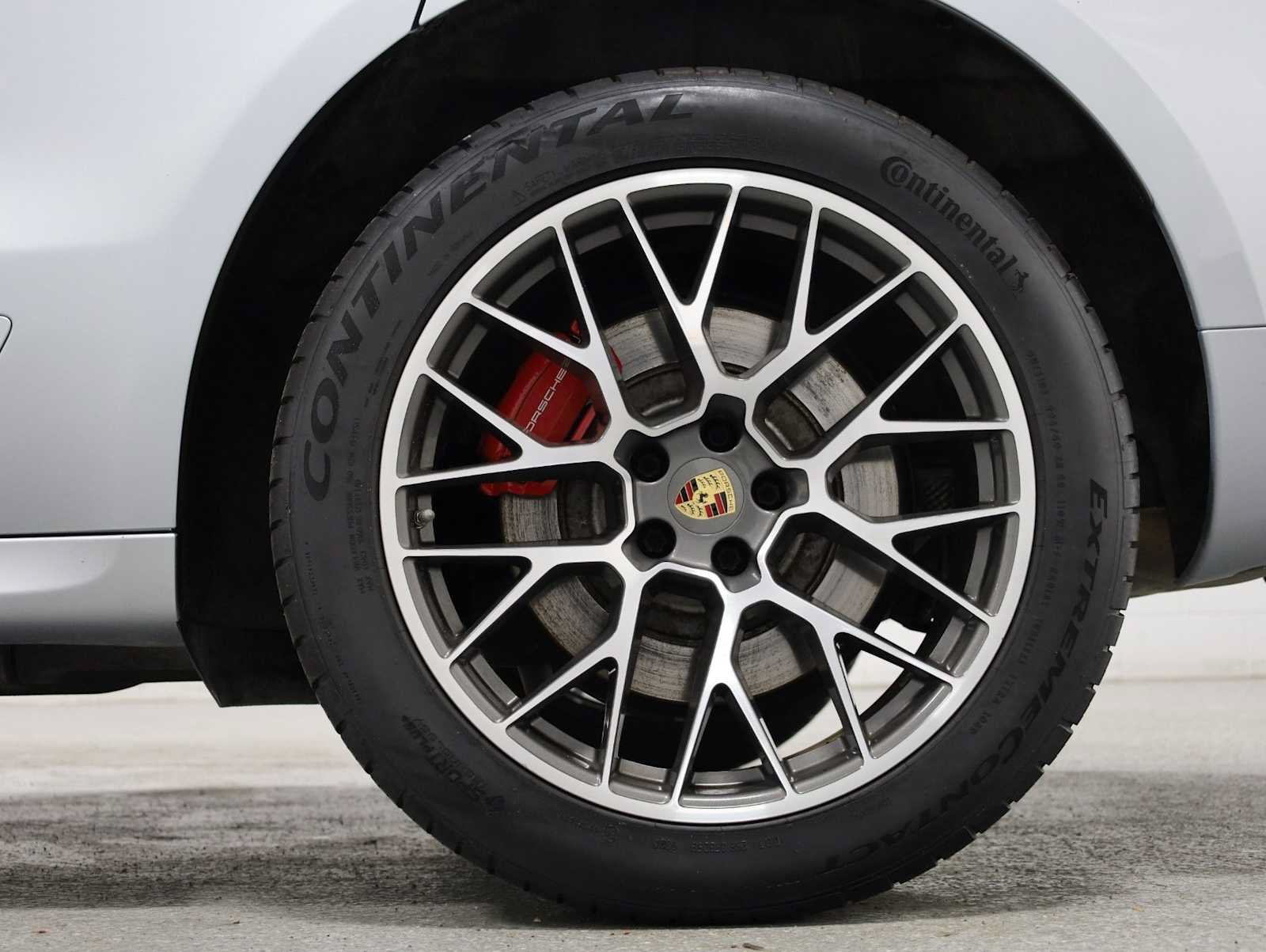 Used 2015 Porsche Macan Turbo AWD/4WD image 39
