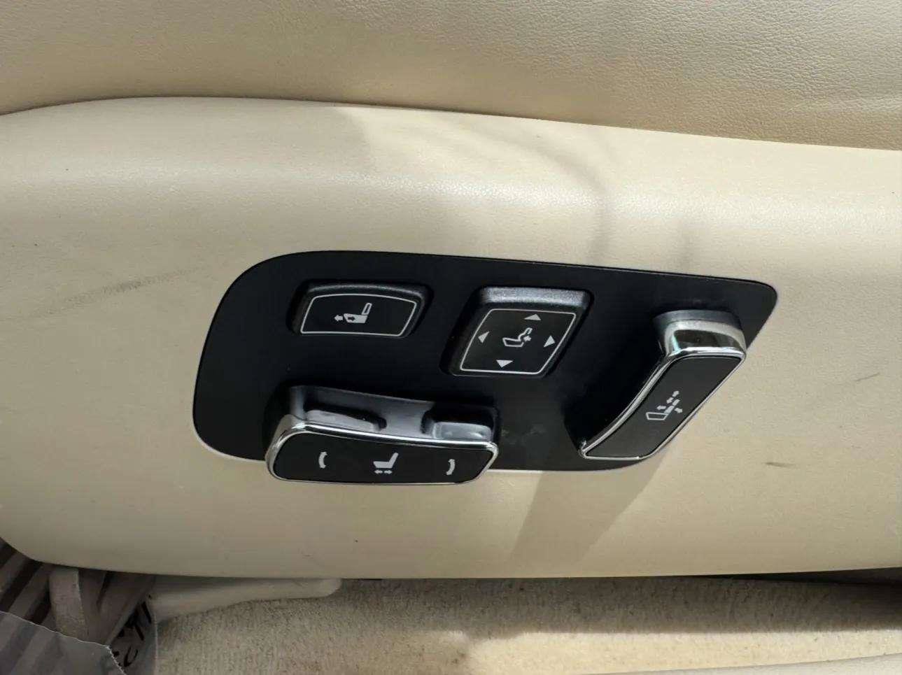 Used 2016 Lexus LS 460 w/ Comfort Package RWD image 21