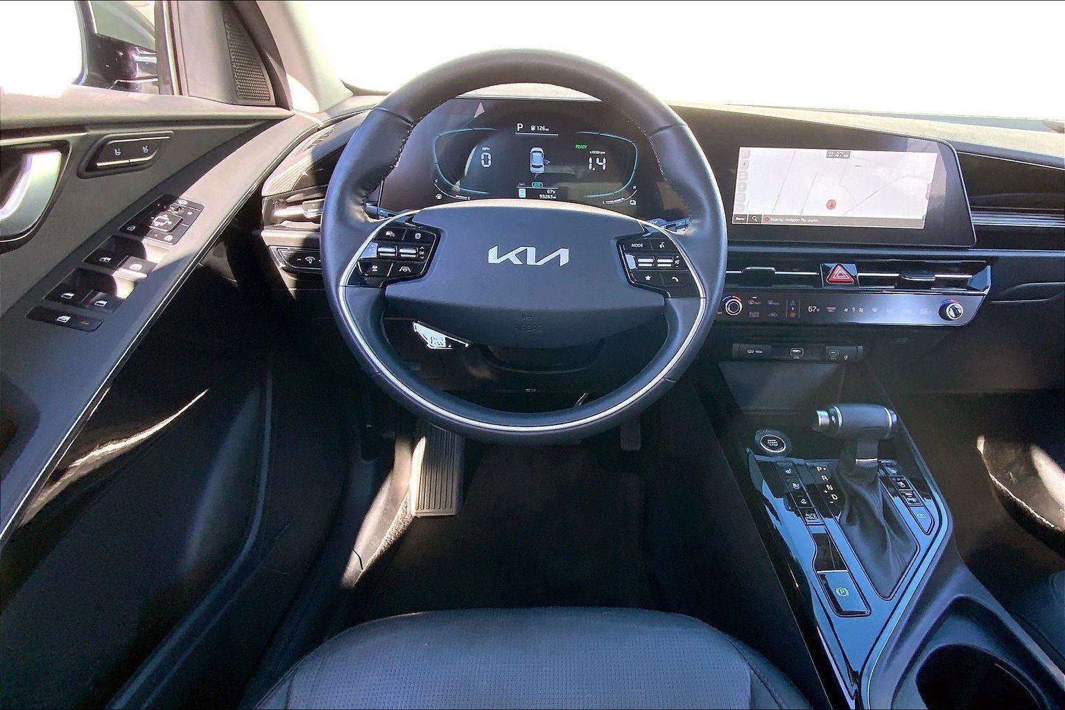 Used 2023 Kia Niro SX image 5