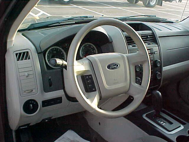 Used 2011 Ford Escape XLS w/ 102A Rapid Spec Order Code FWD image 31