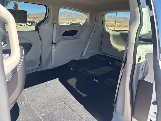 Certified 2023 Chrysler Pacifica Touring-L image 8
