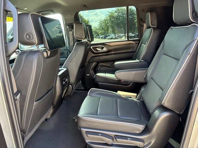 Used 2024 Chevrolet Suburban Premier w/ Advanced Technology Package AWD/4WD image 23