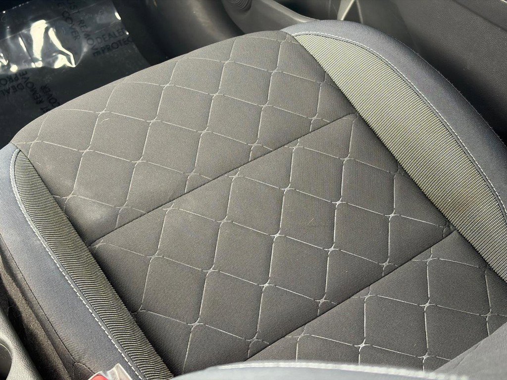 Used 2018 Nissan Kicks SV image 16