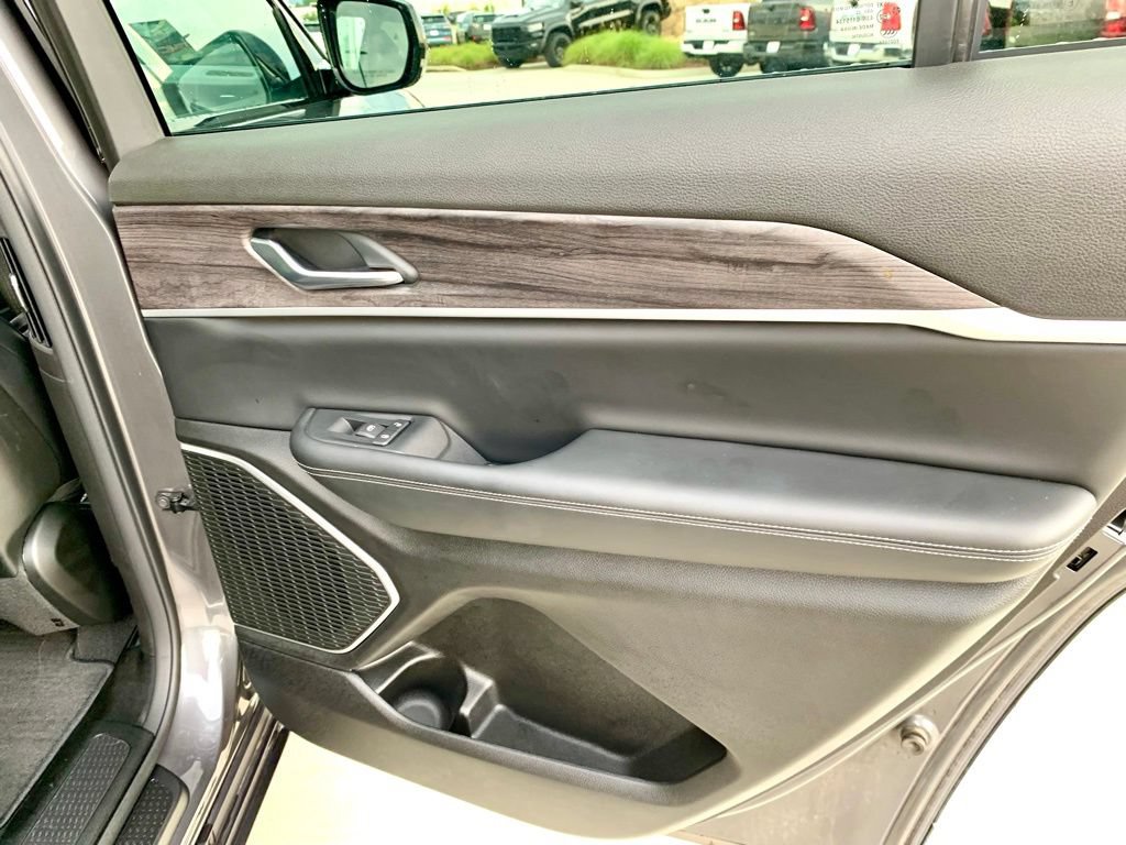 Used 2022 Jeep Grand Cherokee L Limited RWD image 34