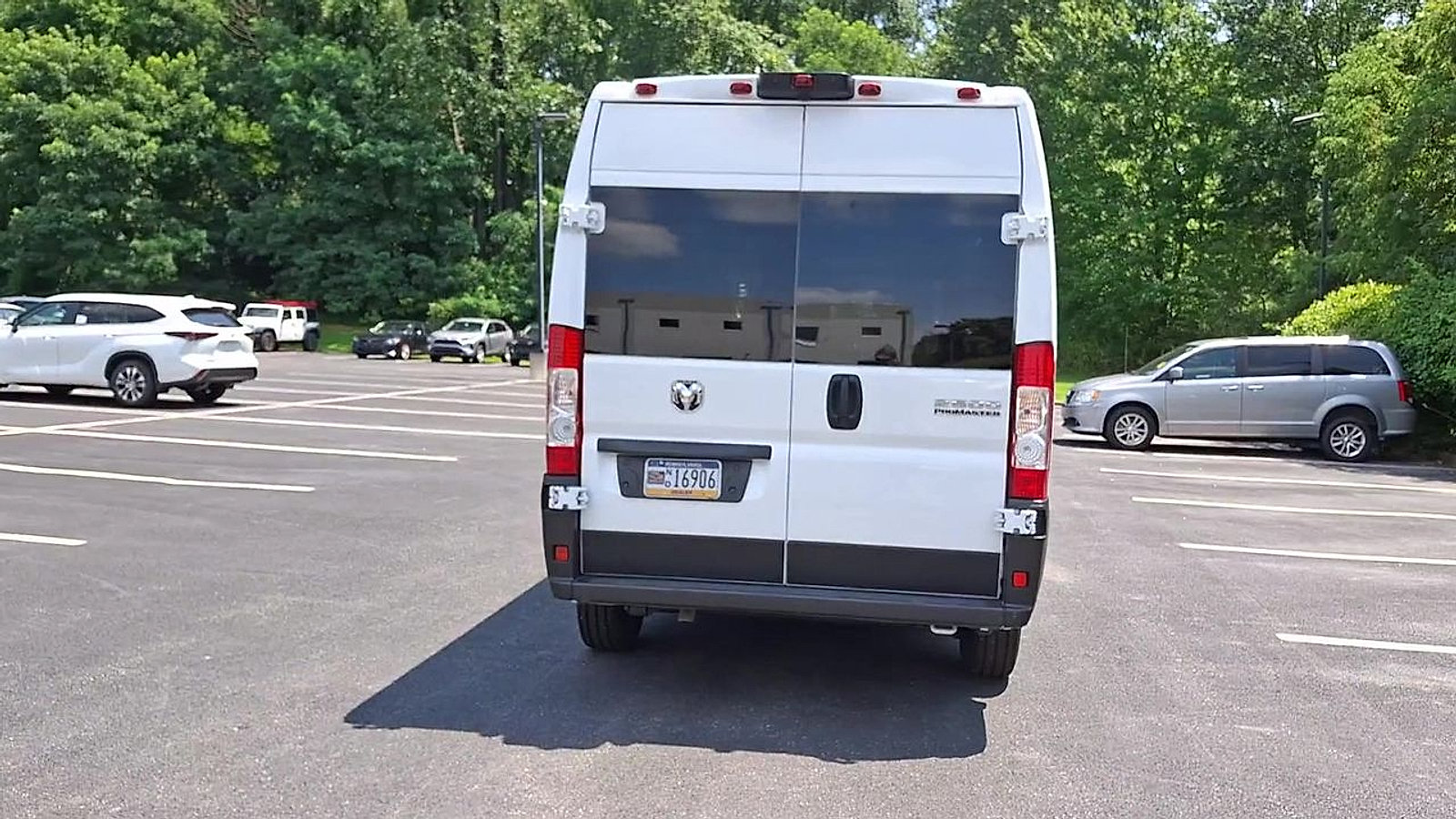 Used 2024 RAM ProMaster 2500 w/ Convenience Group FWD image 11