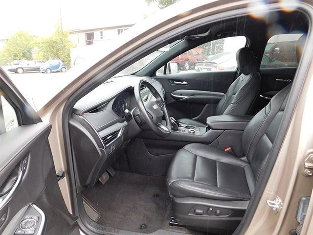 Used 2023 Cadillac XT4 Premium Luxury image 17