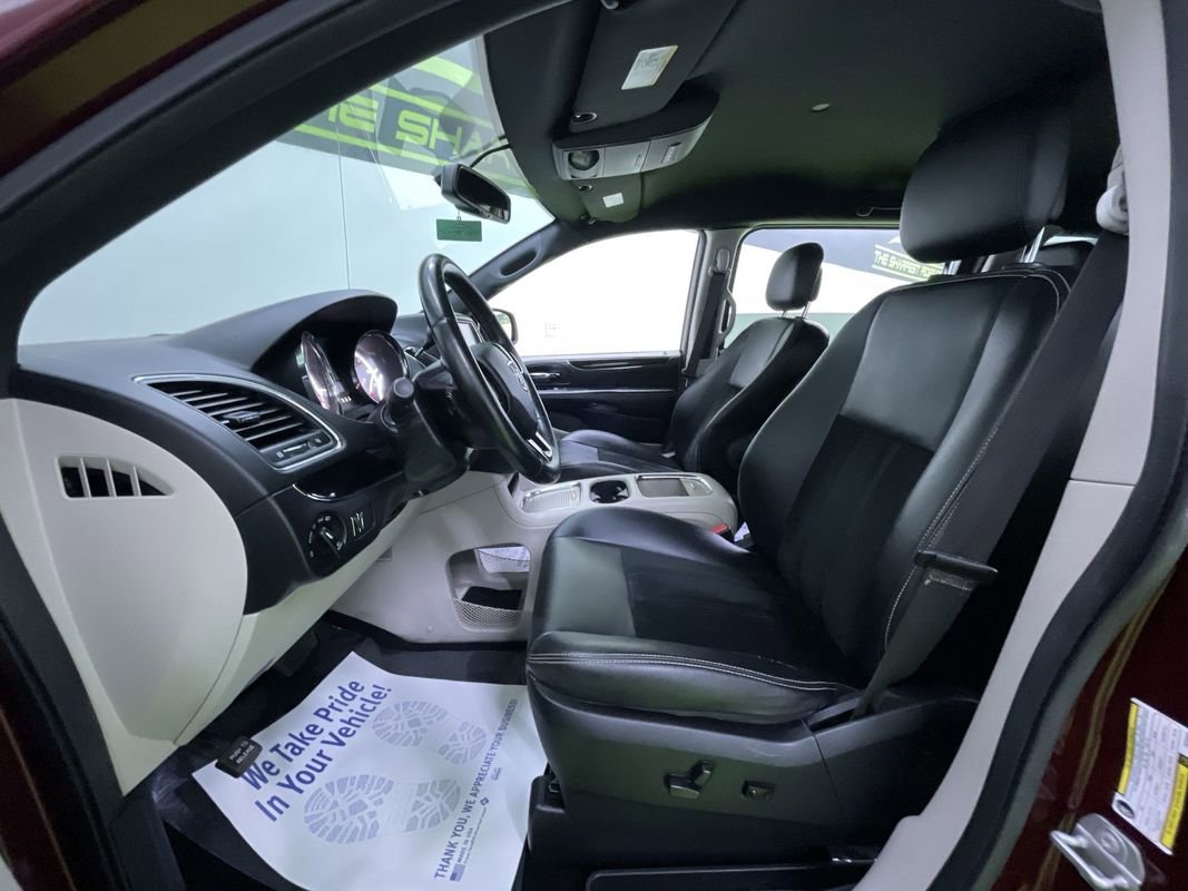 Used 2018 Dodge Grand Caravan SXT image 17