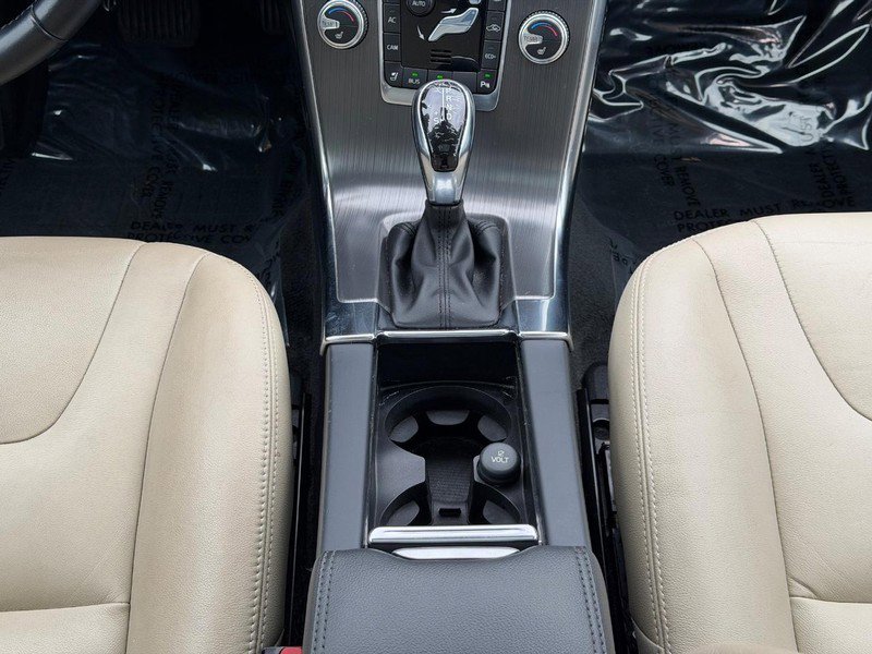 Used 2016 Volvo XC60 T5 Premier w/ Proximity Package image 15