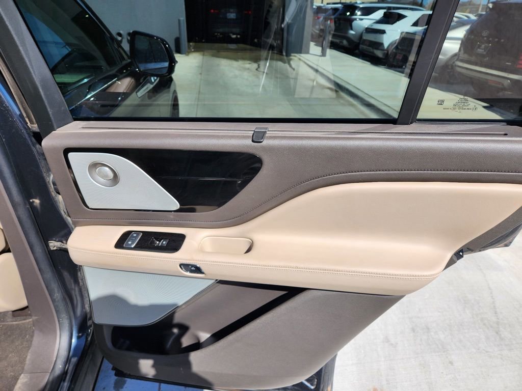 Used 2022 Lincoln Aviator Reserve w/ Equipment Group 201A image 17