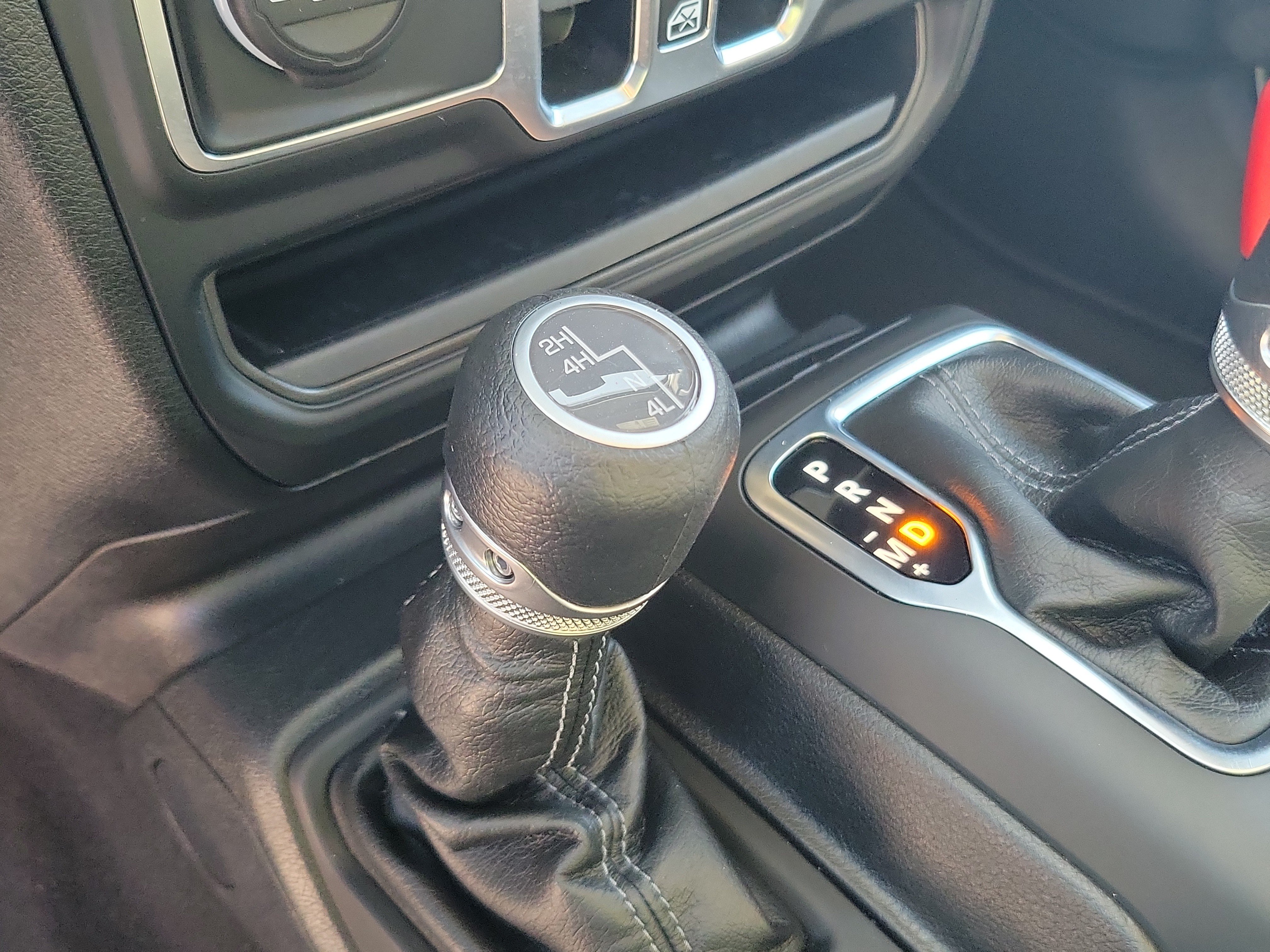 Used 2025 Jeep Wrangler Unlimited Sahara AWD/4WD image 25