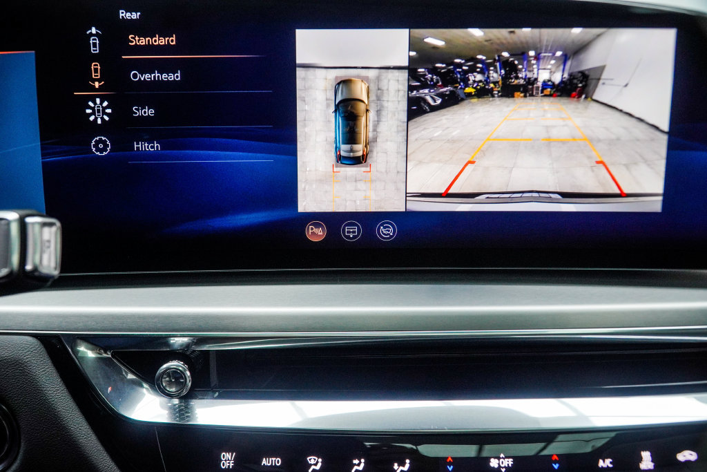 Used 2024 Cadillac Lyriq Sport AWD/4WD image 28