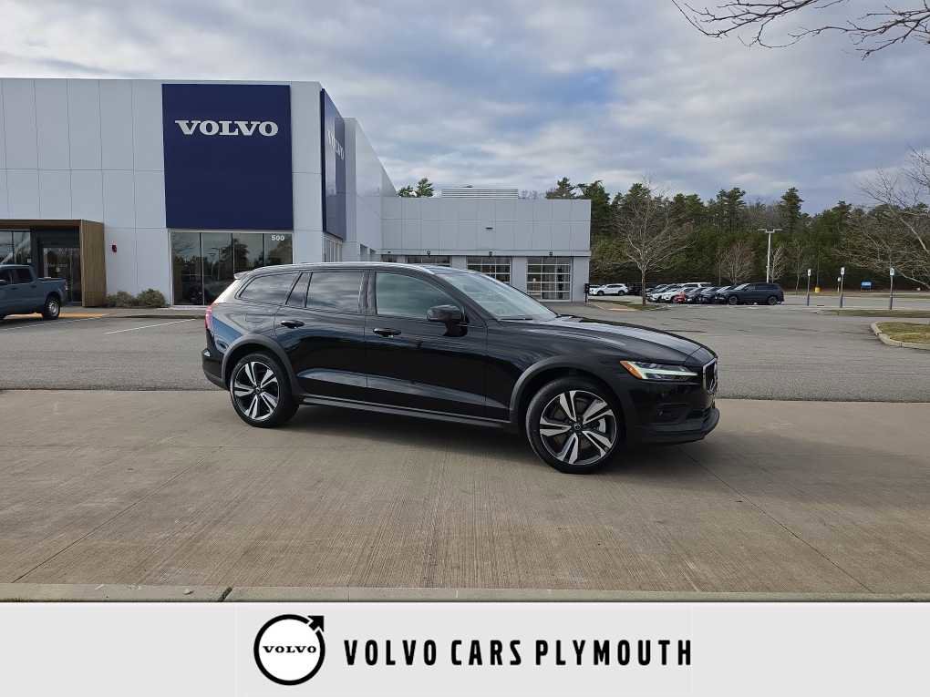 Used 2025 Volvo V60 B5 Cross Country Plus AWD/4WD image 1