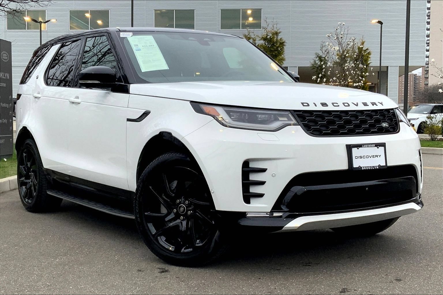 Certified 2025 Land Rover Discovery Dynamic SE AWD/4WD image 2