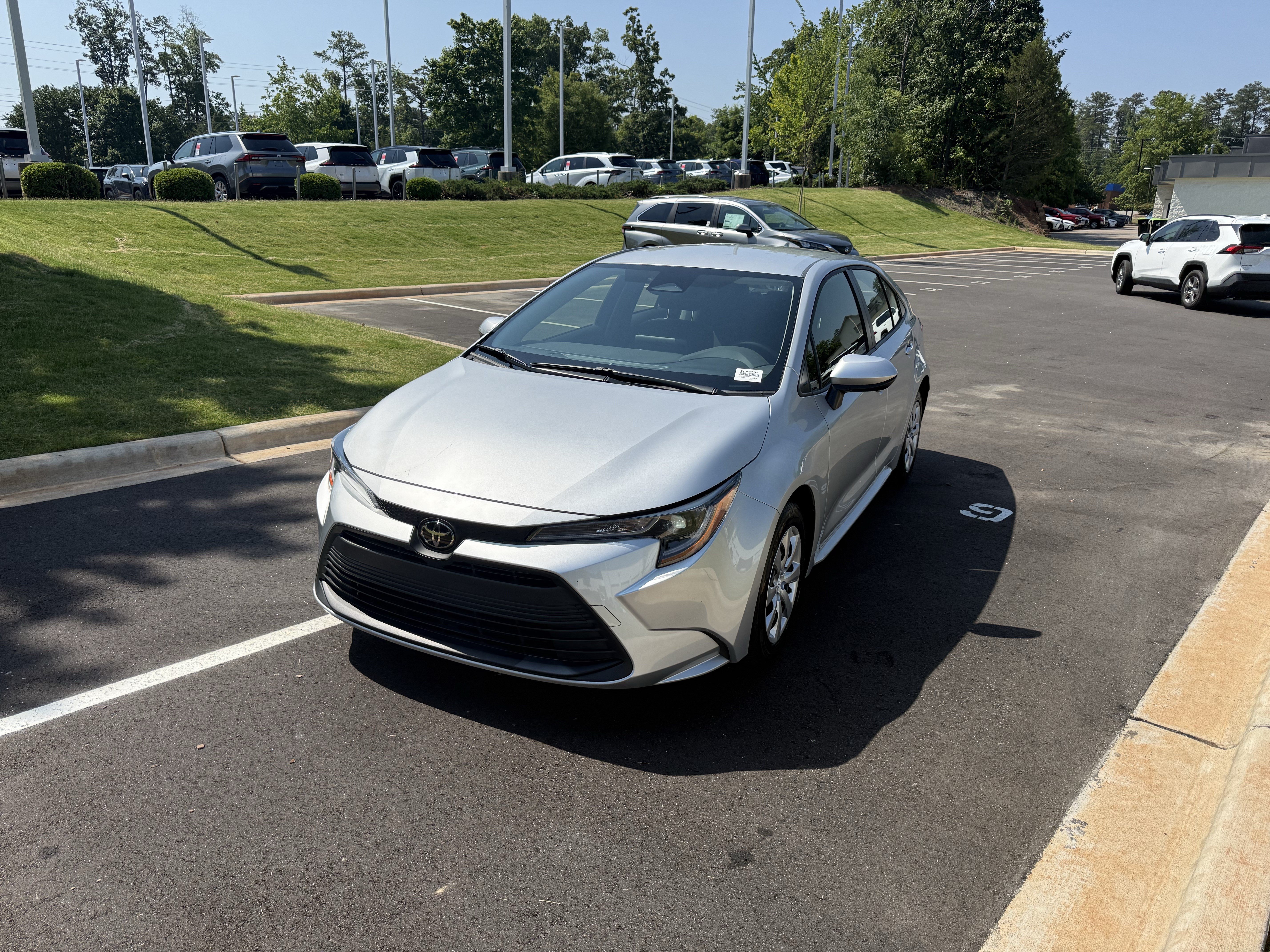 Used 2023 Toyota Corolla LE FWD image 5