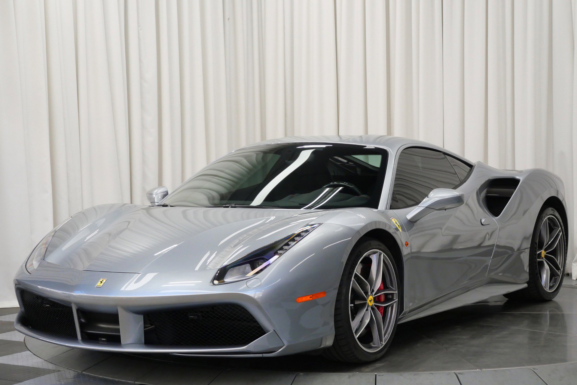 Used 2018 Ferrari 488 GTB image 5