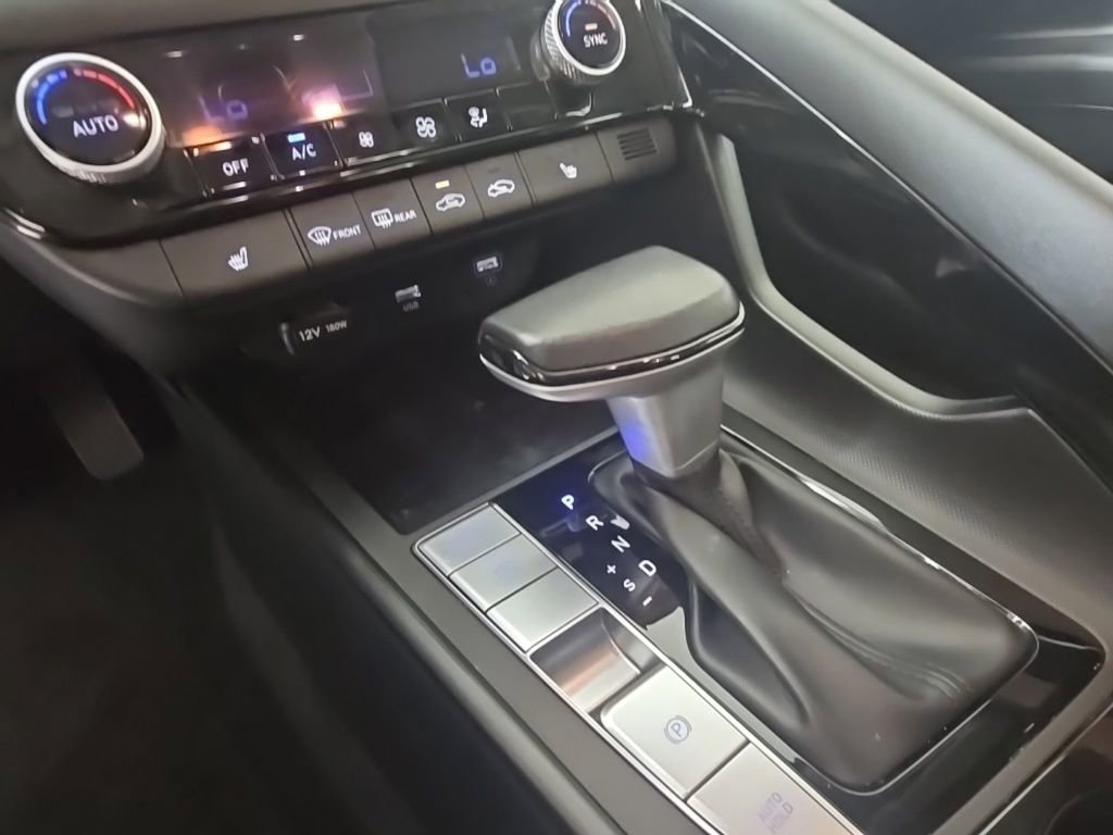 Used 2022 Hyundai Elantra Limited image 23