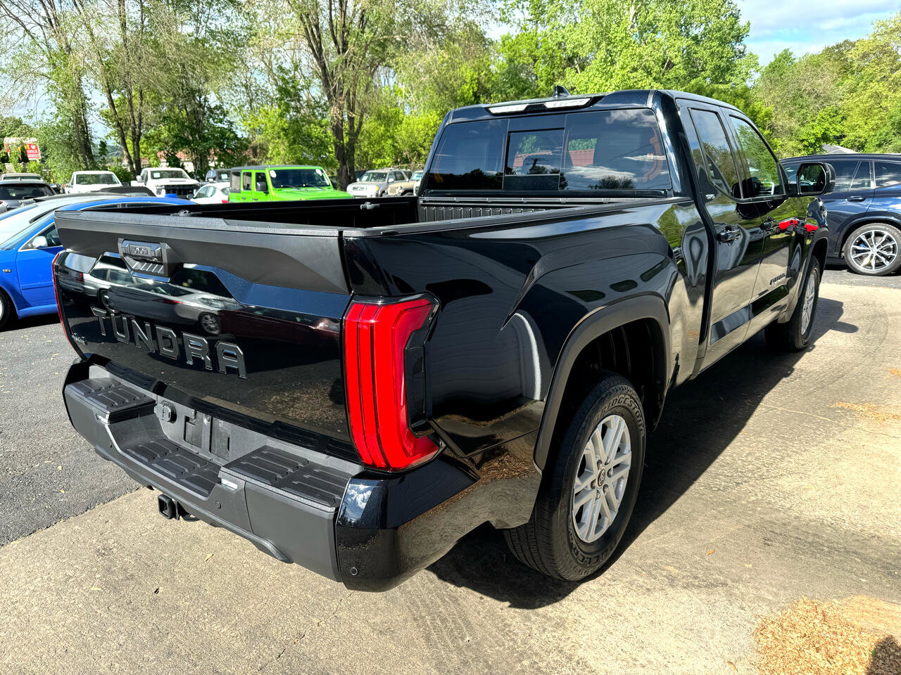 Used 2022 Toyota Tundra SR5 w/ SR5 Premium Package image 4