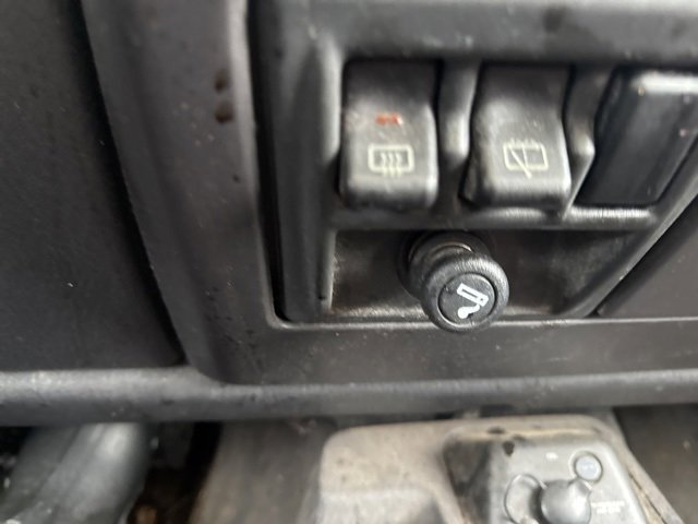 Used 2000 Jeep Wrangler Sport image 35