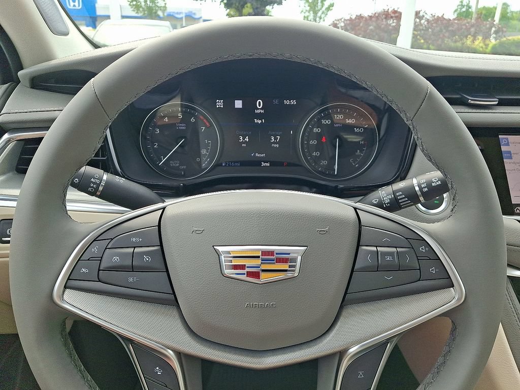 New 2026 Cadillac XT5 Premium Luxury w/ LPO, Floor Liner Package AWD/4WD image 9