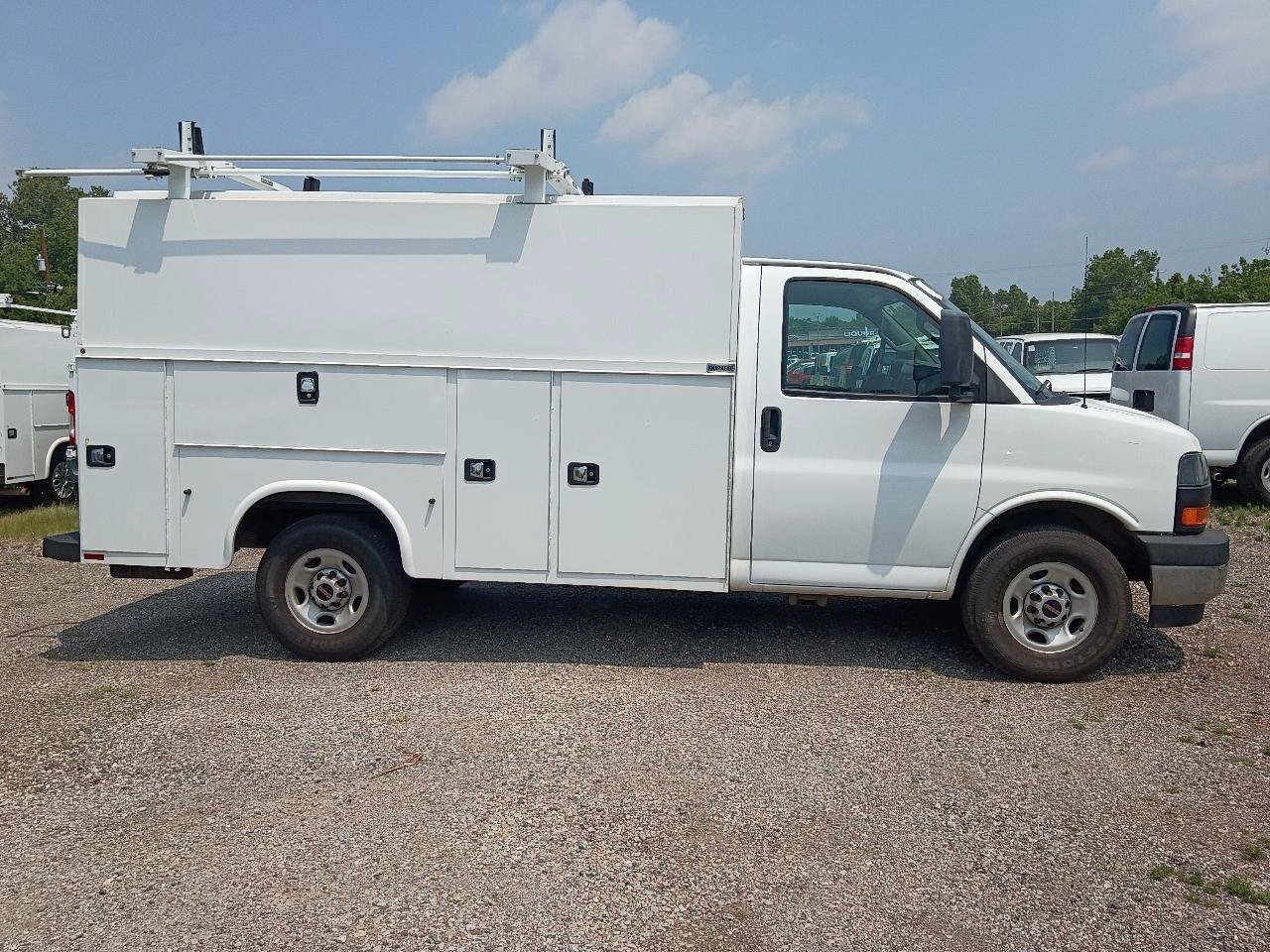Used 2022 GMC Savana 3500 w/ Power Convenience Package RWD image 4
