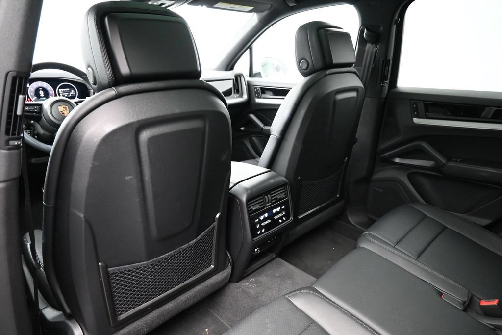 Certified 2025 Porsche Cayenne S AWD/4WD image 8